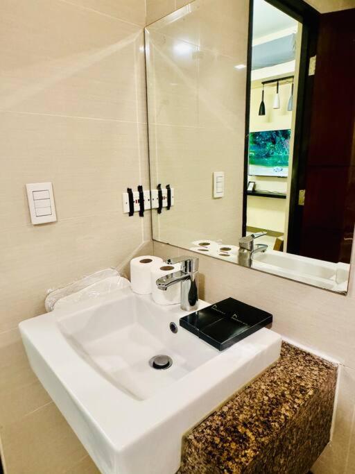 One Uptown Residences Bgc Taguig Exteriér fotografie