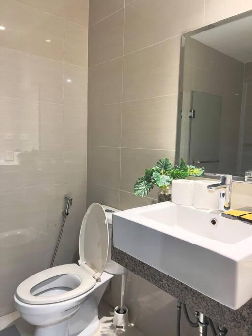 One Uptown Residences Bgc Taguig Exteriér fotografie